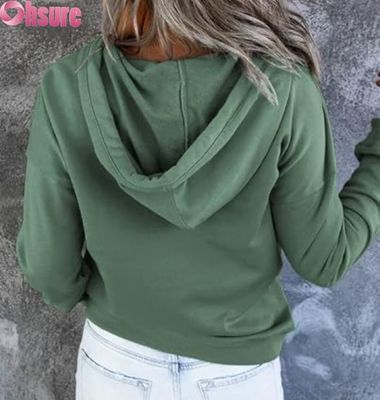 Vêtements de femme décontractés à manches longues pull-over boutonné avec capuchon logo avant tricoté pour l'hiver d'automne avec poches