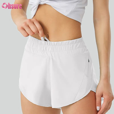 Shorts de yoga décontractés pour femmes hautement respirants Pantalon d'entraînement en polyester sec rapide avec poches de taille élastiques pour le sport et la course