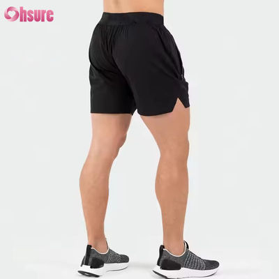 Logo personnalisé sur la ceinture Polyester Poches Split Hem Pour Hommes Sports Active Hommes Gymnastic Gymnastic Shorts pour hommes