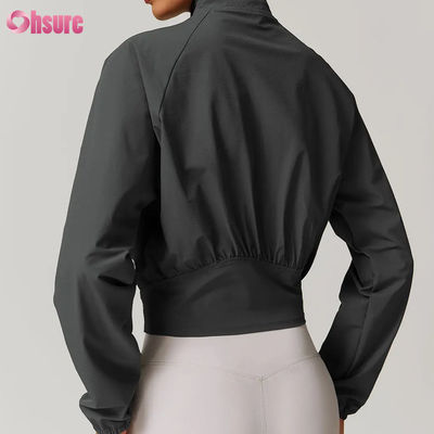 Vêtements d'entraînement à fermeture à glissière de haute qualité pour femmes Vêtements de fitness personnalisés Collier debout à l'épreuve du vent T-shirts de yoga en gros Badge d'hiver tricoté