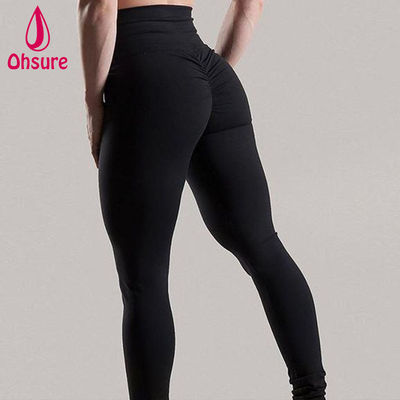Une poussée chaude élastique, une séance d'entraînement, une séance de fitness, des leggings sexy.